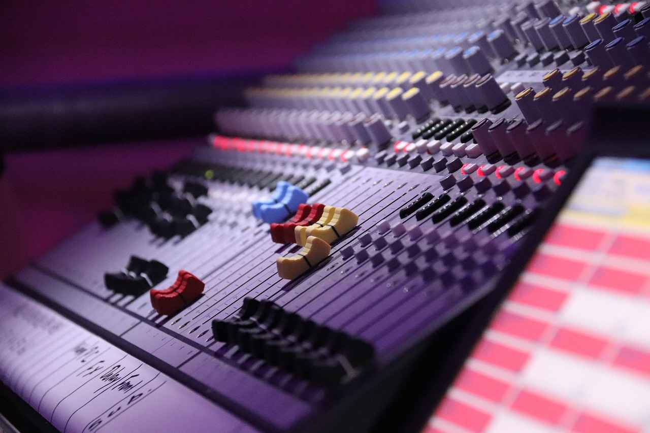 Şişli’de DJ Performansları: Hangi DJ’ler Öne Çıkıyor?