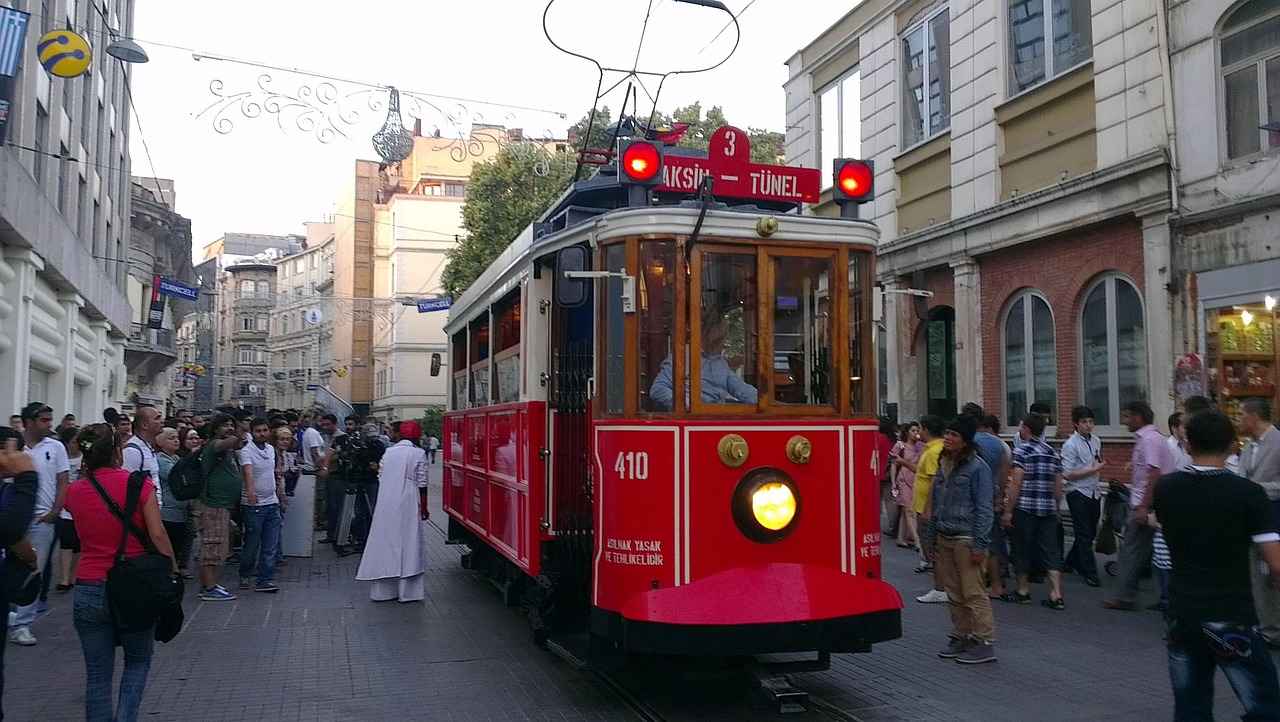 Şişli'den Taksim'e Hangi Ulaşım Araçları Kullanılabilir?